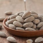 لوز ني مملح بالبخار